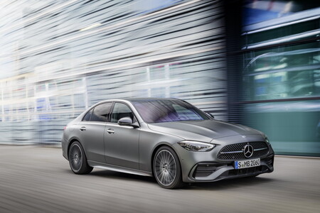 El Mercedes-Benz Clase C 2022 pinta su raya al Serie 3 con todo lo bueno del Clase S
