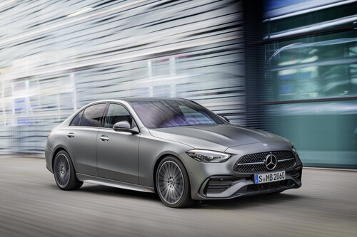 El Mercedes-Benz Clase C 2022 pinta su raya al Serie 3 con todo lo bueno del Clase S