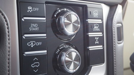 Toyota Land Cruiser Limited 6