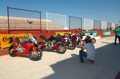 Gama Bimota posando en Albacete