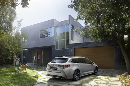 Toyota Corolla a la sombra