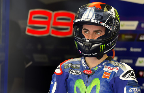 Jorge Lorenzo supera a Valentino Rossi en una madrugada amarga preocupados por De Angelis