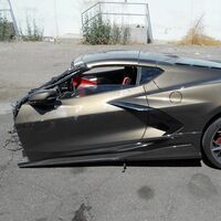 Un Chevrolet Corvette C8 partido en dos se encuentra a la venta en eBay con todo y V8 incluido