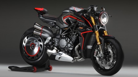 La brutal hipernaked MV Agusta Rush 1000 empezará a fabricarse en junio, limitada a 300 unidades y costará 40.000 euros