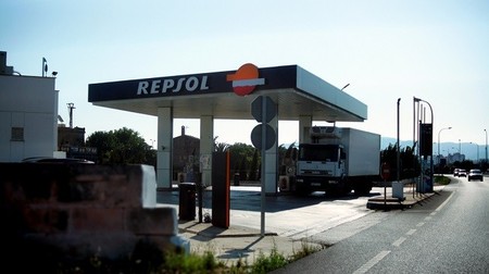 Según la CNE, Repsol fue la que más practicó el denominado 'efecto lunes'