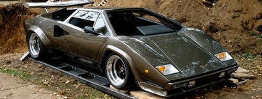 Un ingeniero dedicó 17 años a construir un Lamborghini Countach en su sótano. El problema llegó cuando intentó sacarlo