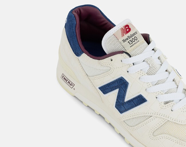 New Balance Le Pone El Toque Retro A Tu Look De Otono Con Sus Zapatillas Blanco Crema Que No Dejaras De Llevar Con Jeans