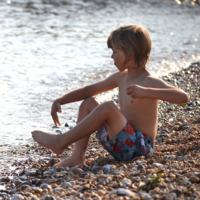 Una madre alerta del "síndrome del torniquete" en el pene por el uso de bañadores con rejilla: en qué consiste y cómo actuar