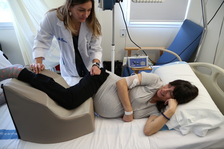 Una matrona diseña un cojín que corrige la posición del bebé en el parto, evitando cesáreas