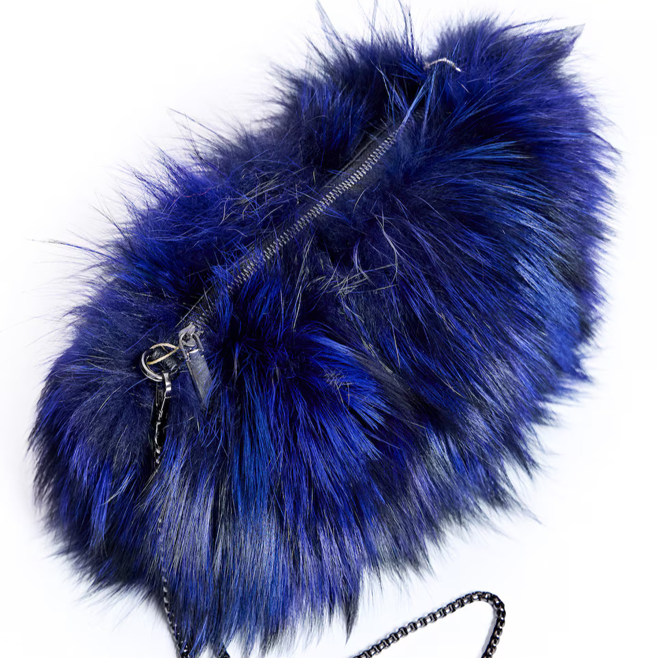 Maximilian - Bolso de fiesta de pelo de zorro, en color azul.