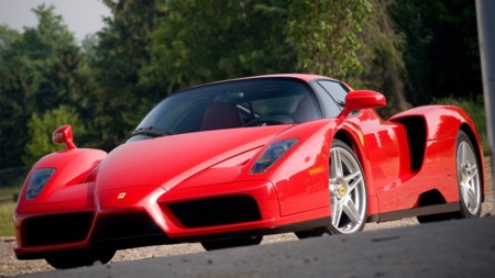 A subasta el Ferrari Enzo del Papa Juan Pablo II