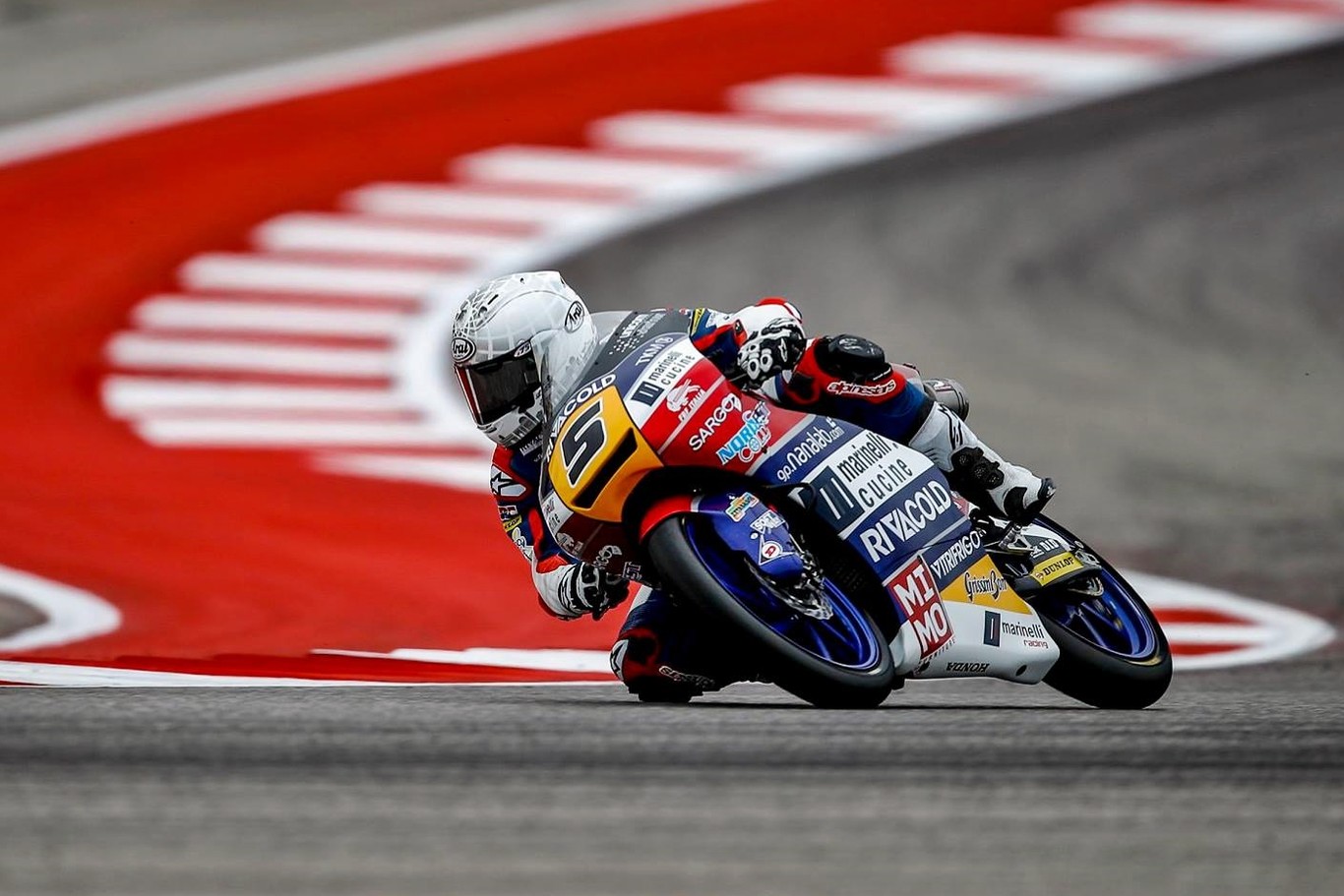 Un año después de salir del mundial, Romano Fenati domina en Austin y vuelve a ganar en Moto3