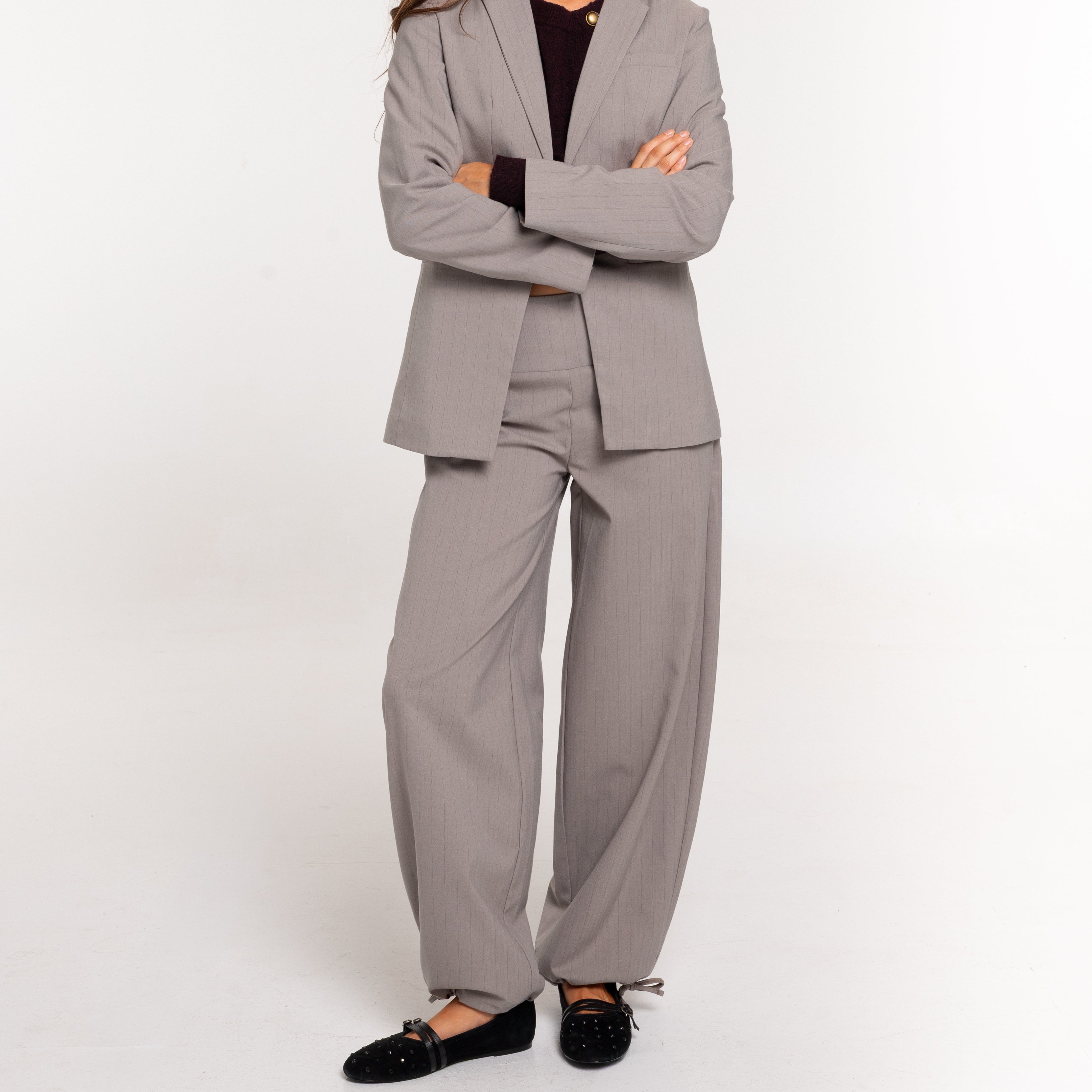 Pantalón recto de raya diplomática de traje de mujer - The-Are - Gris