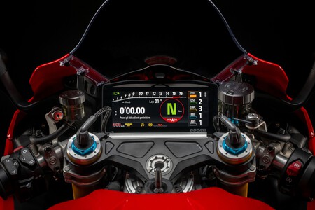 Ducati Panigale V4 2025 001