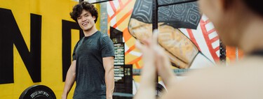 Estos son los cinco ejercicios que no haces todavía para mejorar peso muerto, sentadilla y press de banca