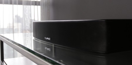 Esta base de sonido de Fluance utiliza la psicoacústica para mejorar virtualmente los graves