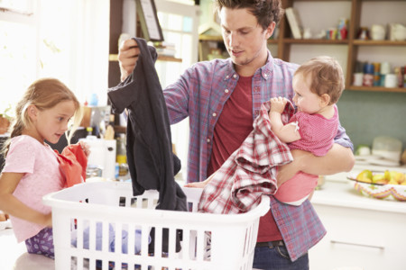El desafío de tener siempre ropa limpia en una familia numerosa