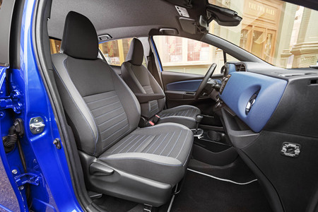 Toyota Yaris Hybrid Bi Tone interior