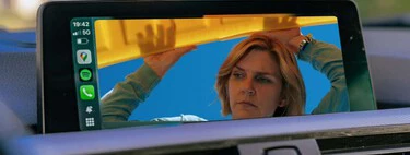 La función que envidiábamos de los coches más modernos asoma en iOS 26.4. El código confirma que Apple trabaja en llevar sus series a CarPlay 