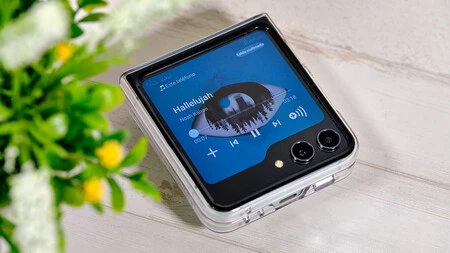 Apple Music には外部画面に「アプリ」がありませんが、ご覧のとおり、バックグラウンドで音楽がある場合、ウィジェットは完全に適応されます。