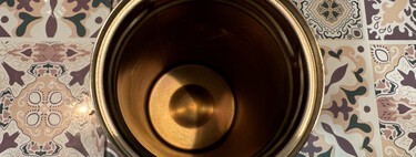 Tu termo o botella térmica es una fuente de bacterias y gérmenes. Este es el modo correcto de desinfectarla 