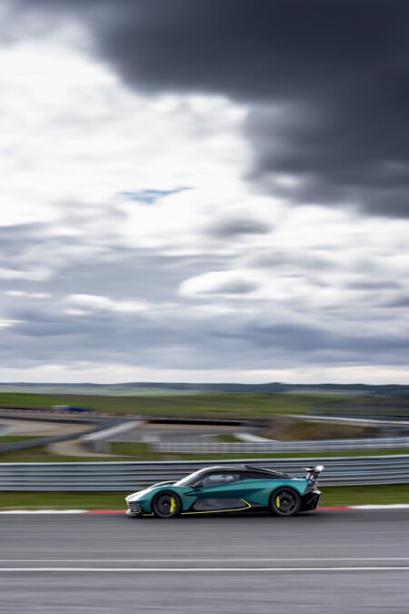 Aston Martin Valhalla