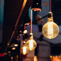 El precio de la luz hoy 14 de enero de 2023: estas son las horas más baratas para encender tus electrodomésticos