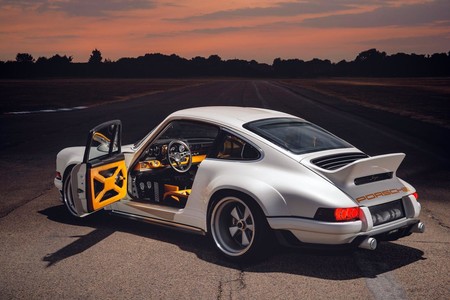 Este Porsche 911 se llama Singer DLS y es una bestia atmosférica de 507 CV desarrollada junto a Williams