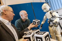 DeeChee, un robot que aprende a hablar como los bebés 