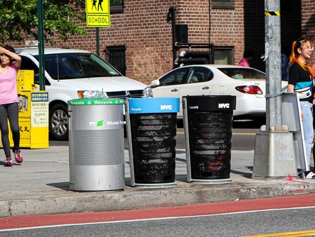 Nueva York podría cambiar por primera vez en muchos años sus característicos contenedores de basura