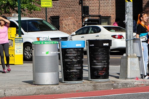 Nueva York podría cambiar por primera vez en muchos años sus característicos contenedores de basura
