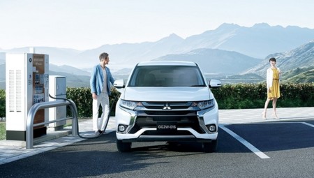 La nueva imagen del Mitsubishi Outlander PHEV llega a Japón con una pizca más de autonomía