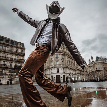 Como los franceses, cambia las zapatillas por botas vaqueras, el cowboy-core es la nueva tendencia que domina las calles