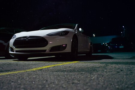 Tesla Noche2