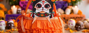 Cómo hacer un dulcero de Día de Muertos: necesitas una botella de plástico y papel de colores 