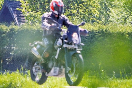 Ojito trail intermedias, KTM 800 Adventure en camino desde Austria