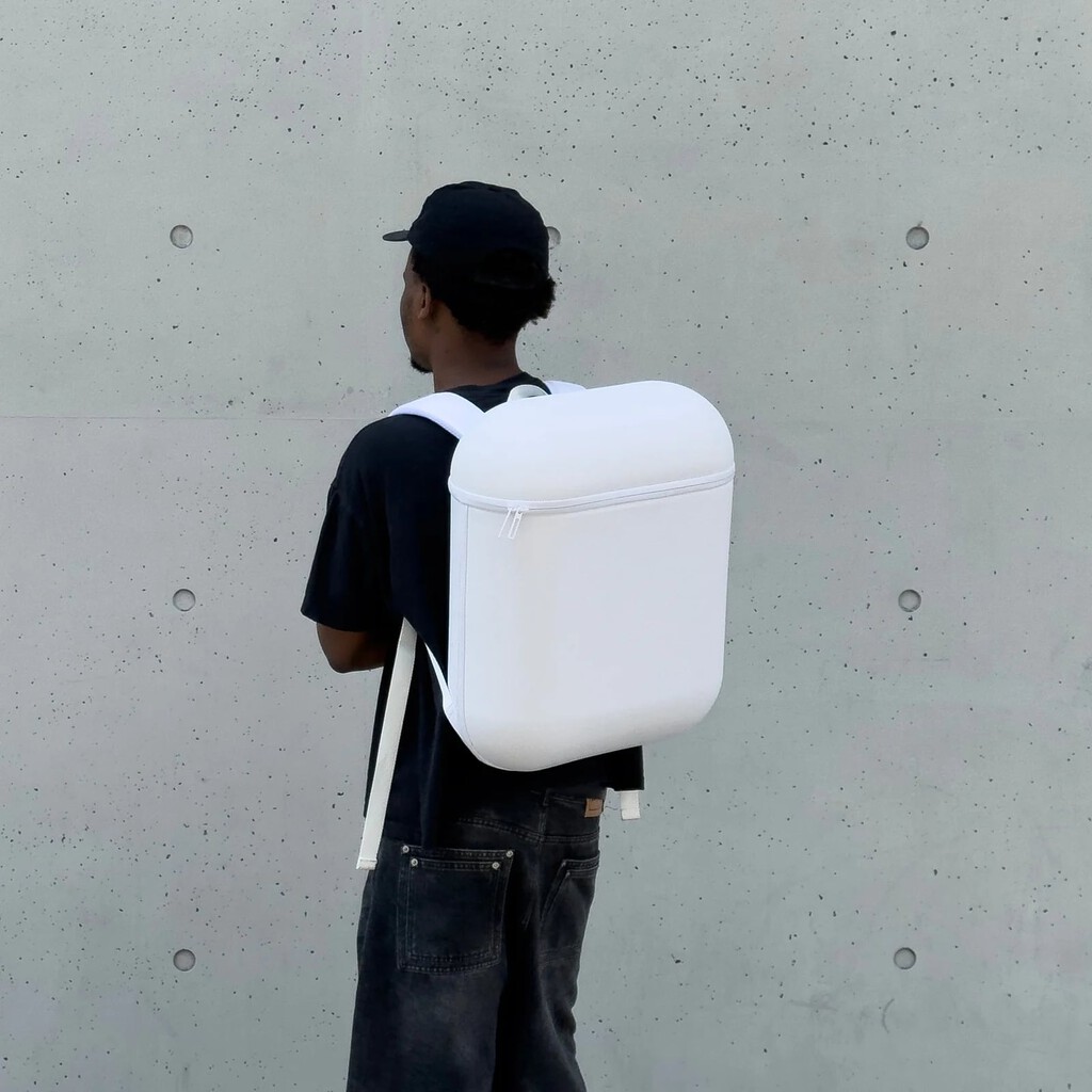 Alguien convirtió los AirPods en una mochila de 44 litros. La verdad es que es mucho más útil de lo que esperaba Alguien convirtió los AirPods en una mochila de 44 litros. La verdad es que es mucho más útil de lo que esperaba