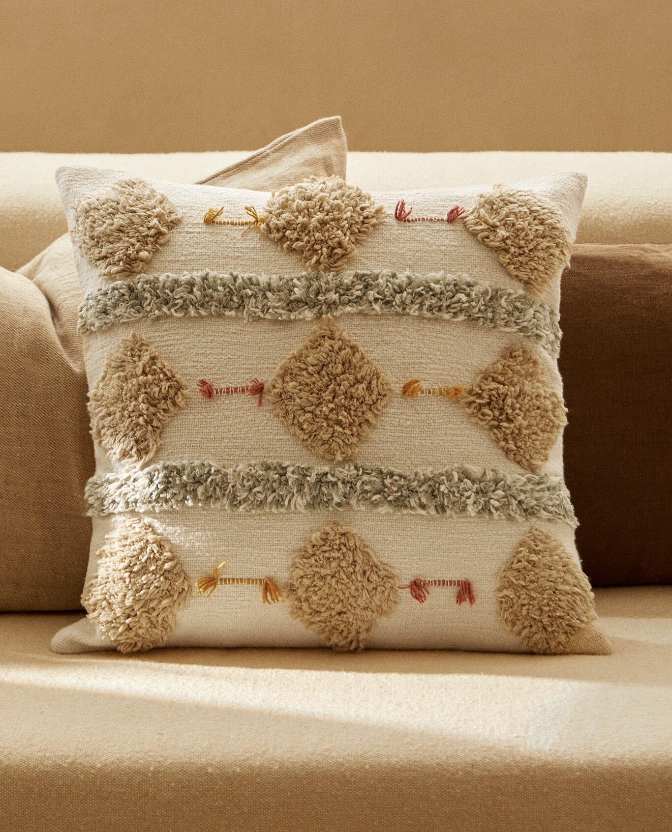 Siete fundas de cojines de Zara Home y tres ideas para combinarlas