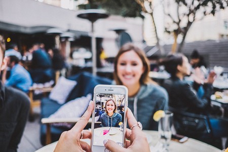 Google Fotos prueba una suscripción mensual que te mandará mensualmente y de forma automática tus diez mejores fotos impresas