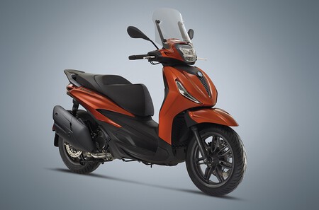 Nueva Moto De Tres Ruedas Y Suspension Monobrazo De Piaggio005