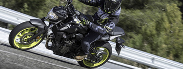 Probamos la Yamaha MT-07, la reina de las naked medias que se ha vuelto más atrevida y dinámica