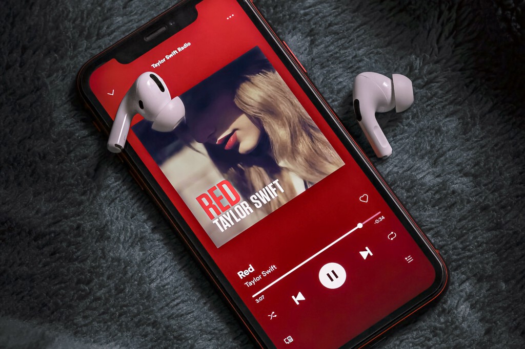 Apple quiso ser juez y parte en el mercado de la música en streaming. Ahora le va a costar 1.800 millones de euros 