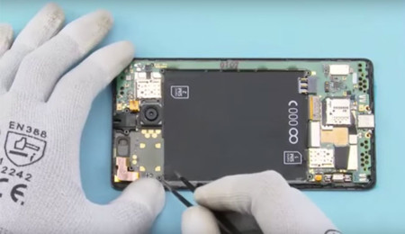 El Lumia 950 XL al descubierto pieza a pieza: así es el nuevo smartphone de Microsoft por dentro