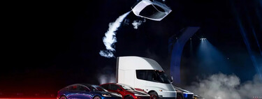 Ocho años de retrasos, acrobacias y propulsores de cohete: la brillante maniobra publicitaria del nuevo Tesla Roadster