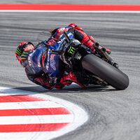 Yamaha echa el resto en MotoGP: estrenó un nuevo escape doble en Barcelona y también tuvo mejoras en el cambio 