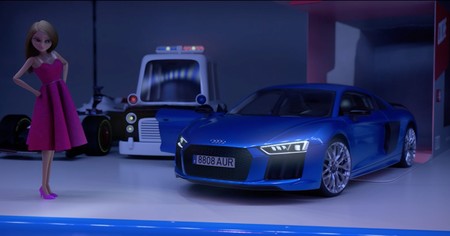 ¡Basta de sexismo! Audi envía un mensaje navideño sobre la igualdad de género al manejar un R8