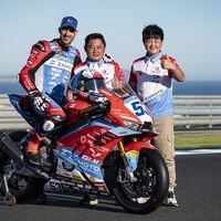 El jefazo de la marca china que lo está petando
recibió una queja en directo en TikTok. Ha despedido a un empleado ante 100.000 espectadores por un defecto en su moto
