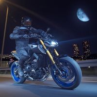 Mejores componentes y más oscuridad. Yamaha MT-09 SP, el lado radical de la noche