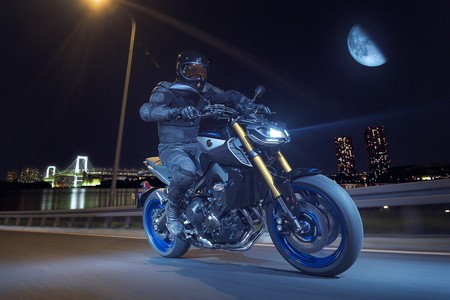 Mejores componentes y más oscuridad. Yamaha MT-09 SP, el lado radical de la noche
