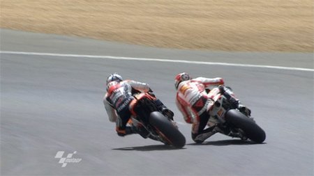 Marco toma la curva frente a Pedrosa